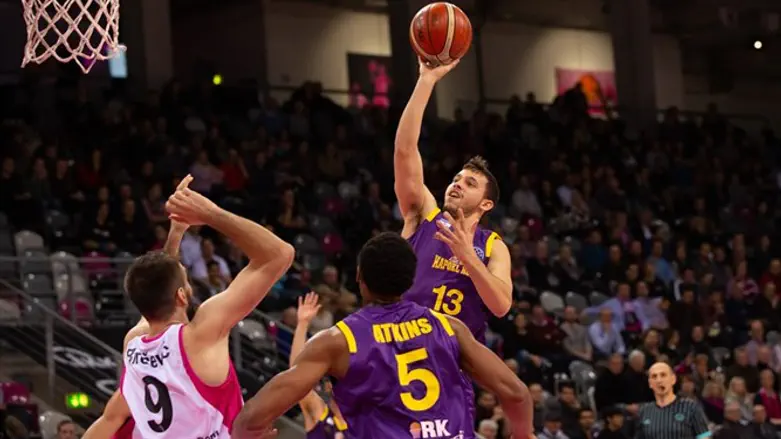 חולון הערב מול בון הגרמנית