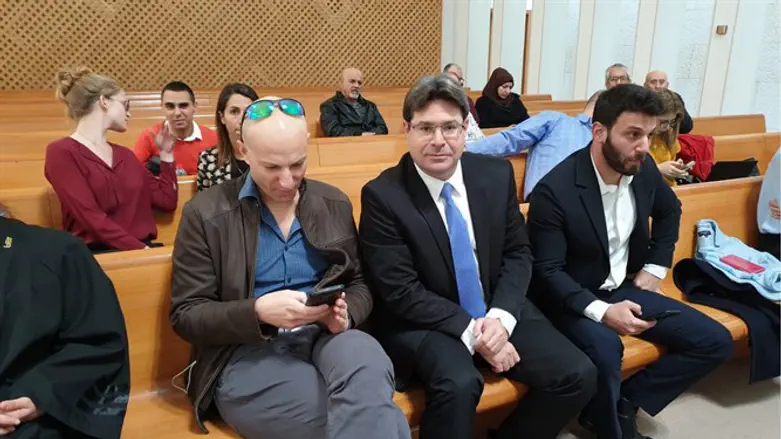 השר אקוניס בבית המשפט. ארכיון