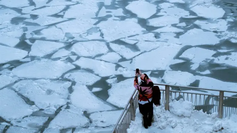נהר שיקגו הקפוא