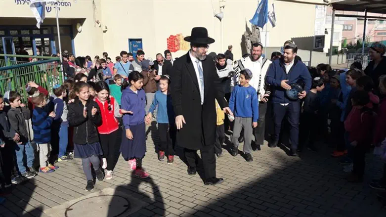 הרב לאו בבית הספר