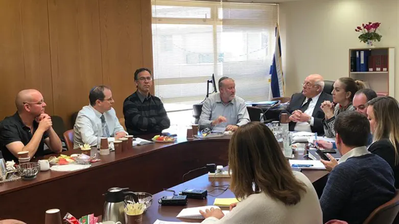 הפגישה. היום