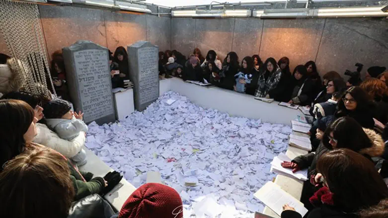 מגשימות את חזונו הכביר של הרבי