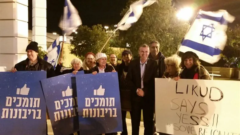 השר לוין עם פעילי הריבונות
