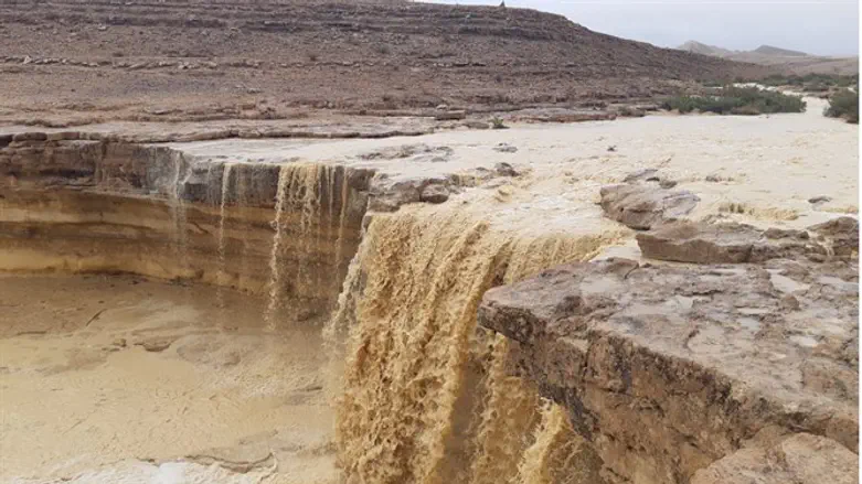 Потоки воды после дождя