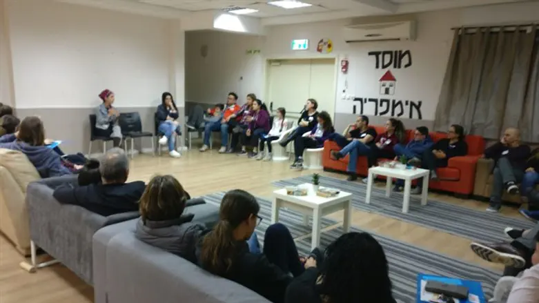 הפעילות בבית קמה