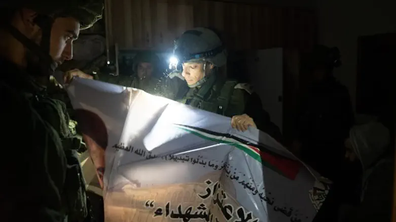 Силы ЦАХАЛ арестовывают террористов