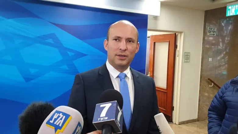 Bennett at the entrance to a cabinet meeting