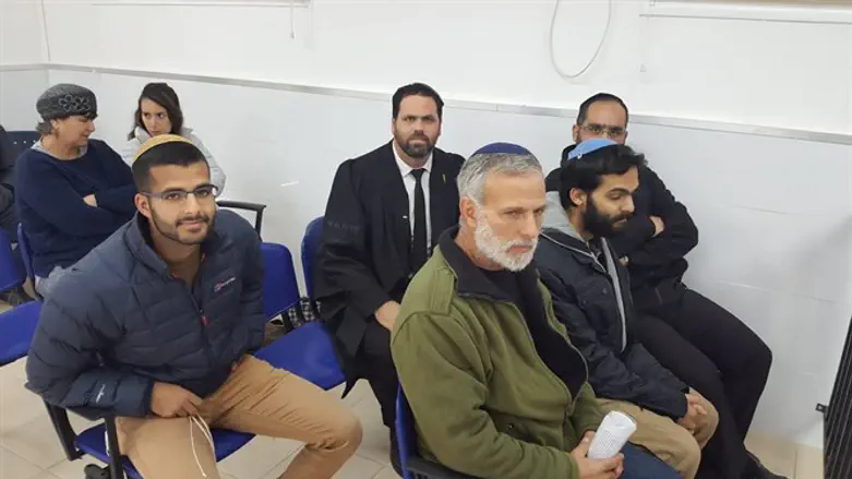 בני משפחתו של טוביה ינאי ויסמן הי"ד בבית המשפט הצבאי