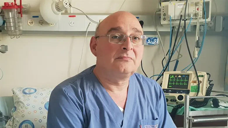 מאושפז להשגחה. ד"ר קורין