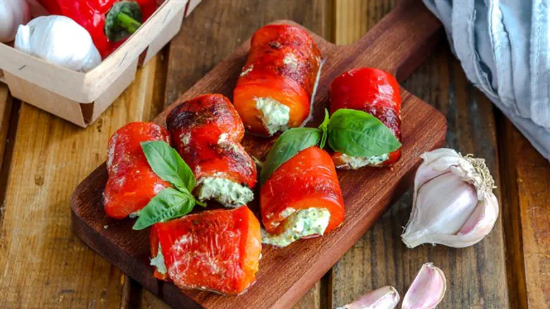 נשנוש פלפל קלוי ממולא