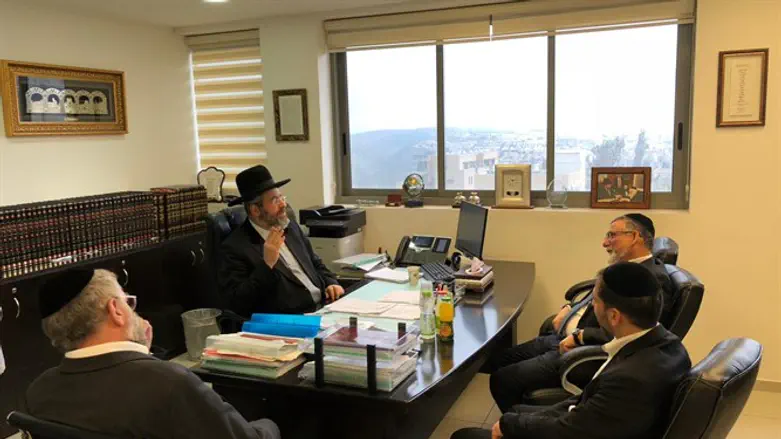 השר וקנין בפגישה בלשכת הרב לאו