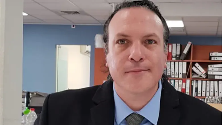 עו"ד  נועם קוריס