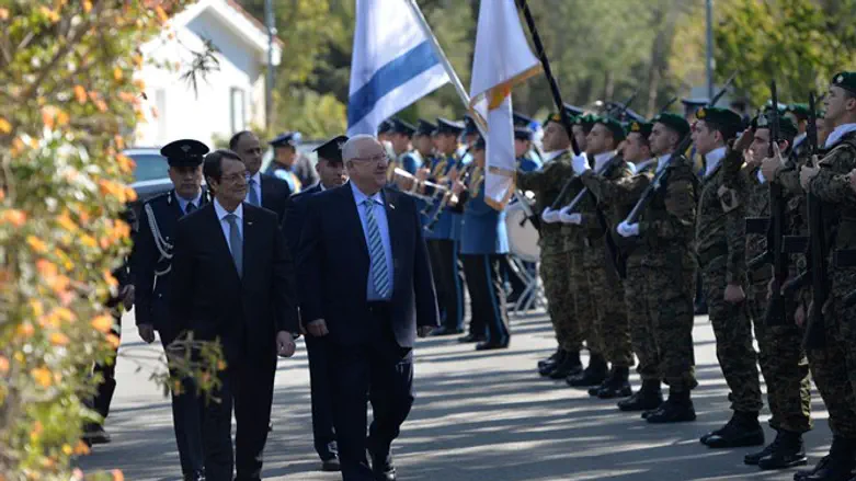 אנסטיסיאדיס וריבלין