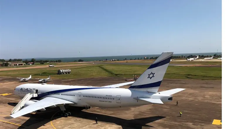 מטוס אל על בשדה התעופה באנטבה
