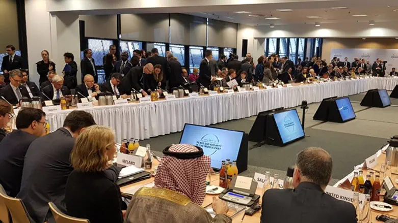 Варшавская конференция. Иллюстрация