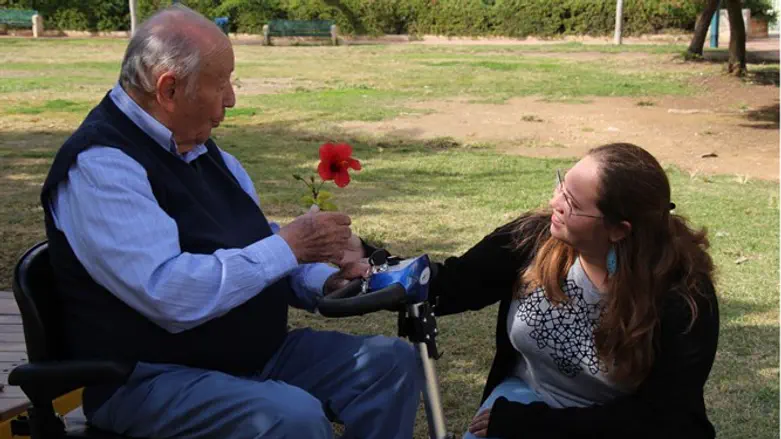 לא נשאר לך רגע לעצמך. בת שירות