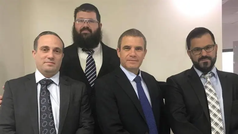 הירש עם המועמדים החרדים