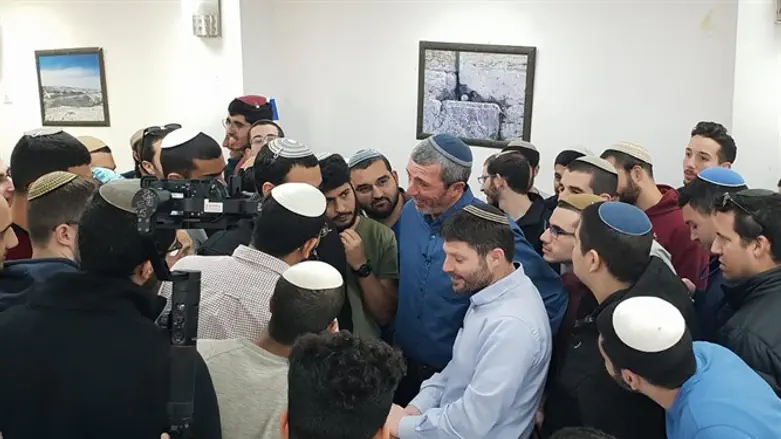 Rabbi Peretz and Smotrich at Sderot Yeshiva
