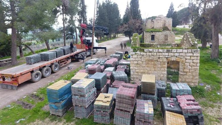 חומרי הבנייה שאותרו במקום