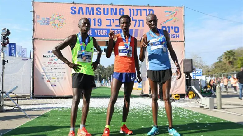 מימין: סנגרד צריוט, דמי סמואל גטצו וקוטצ זיקל