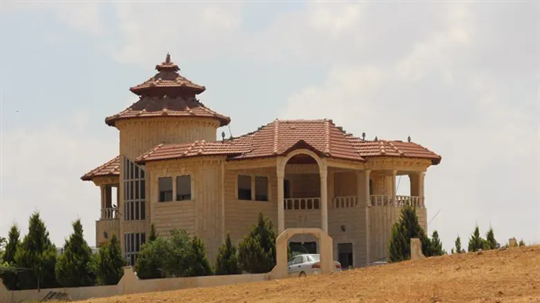 Illegal villa in southern Israel