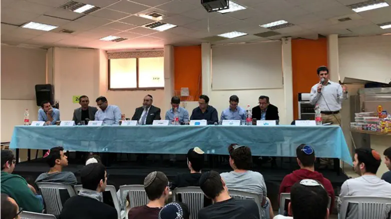 פאנל המתמודדים באמי"ת כפר גנים
