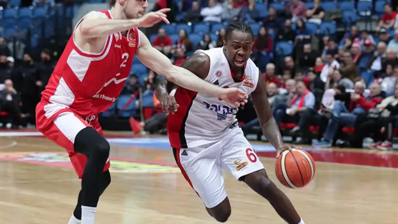 ג'ייקובן בראון. עוד משחק מצויין