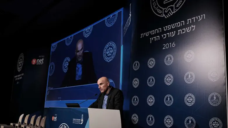 "שורה של ניגודי עניינים שלא מפוקחים". נווה בטקס ועידת המשפט, לשכת עוה"ד 2016