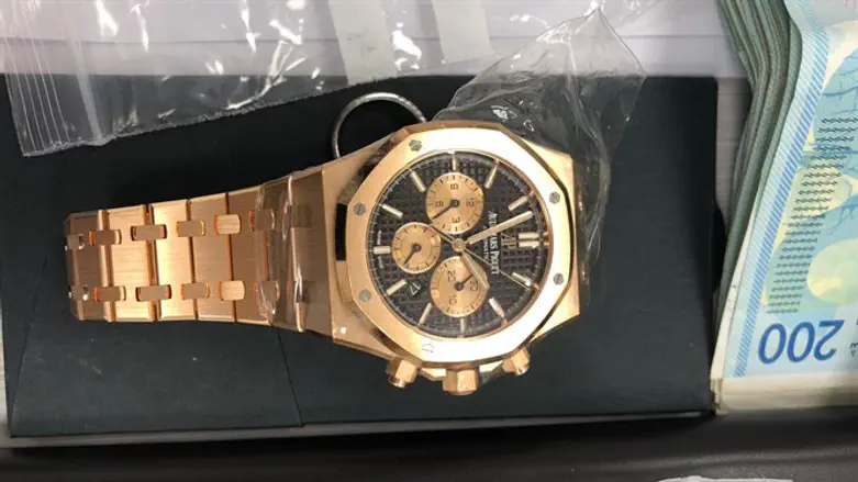 אחד השעונים שנתפסו אתמול