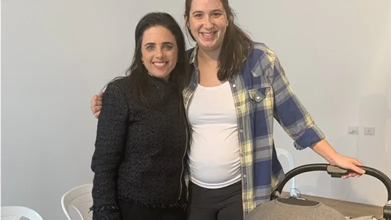 שירלי פינטו ואיילת שקד