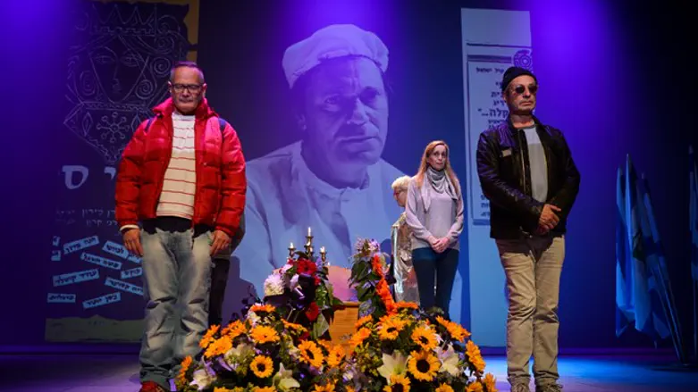 ארונו של השחקן עודד תאומי ז"ל מוצב בקאמרי