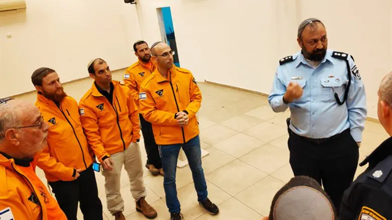 Rabbi Brachiahu with rescue unit