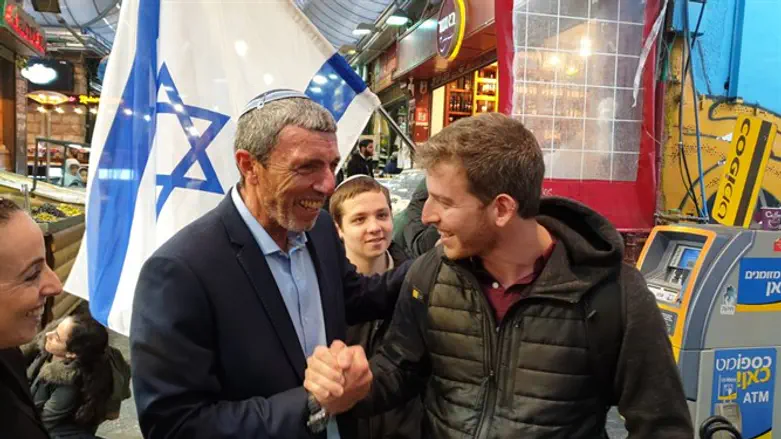 Раввин Рафи Перец на рынке Махане Иегуда