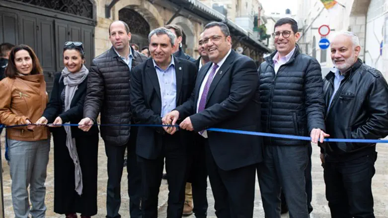 ציר תיירות מרכזי. מדרחוב השער החדש בירושלים