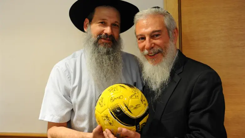 Раввин Ами Пейковски и раввин клуба