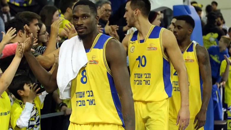 ווטסון במדי אשדוד. יפגוש אותה הפעם כיריב