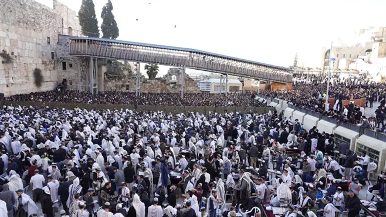 קהל הרבבות בכותל, אתמול