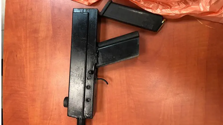 הנשק הלא חוקי