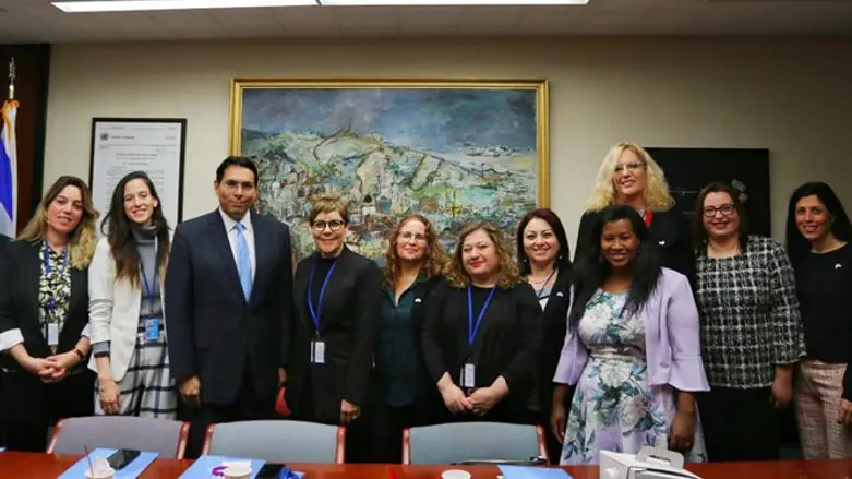 השגריר דנון עם המשלחת