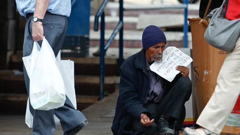 אנחנו מעדיפים להתעלם מהשכבה הזאת בחברה. קבצן בשוק מחנה יהודה