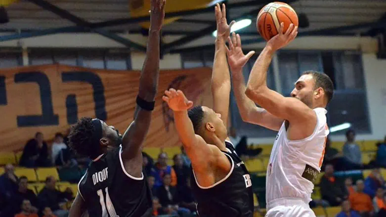 טל דן הערב מול אלופי דנמרק