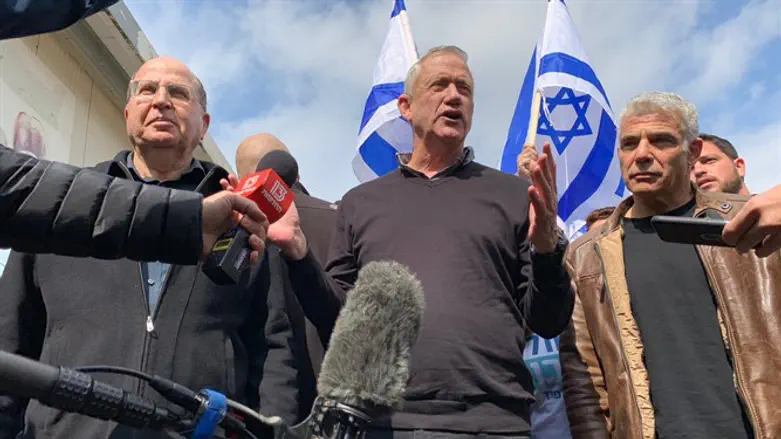 גנץ עם לפיד ויעלון