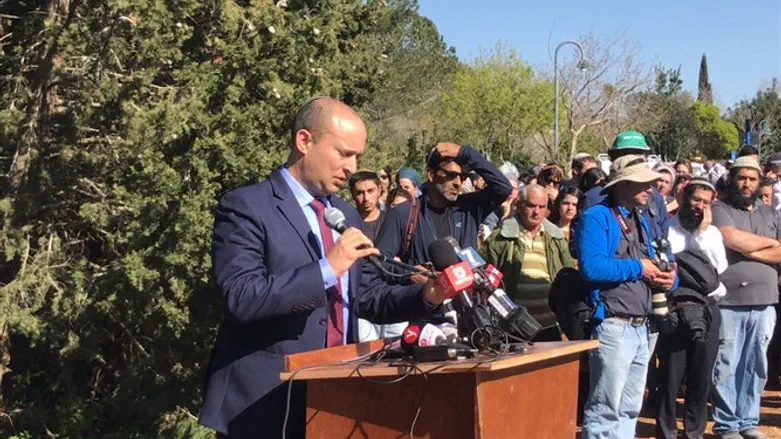 Bennett at funeral of Rabbi Achiad Ettinger