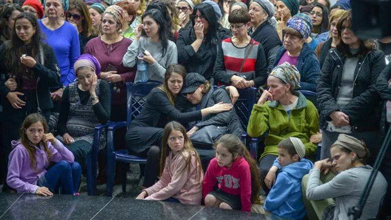 יתומי הרב אחיעד אטינגר הי"ד
