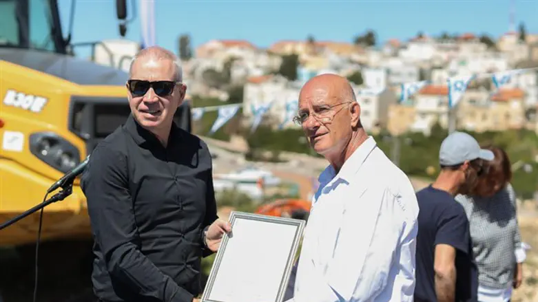 Йоав Галант и Эли Швиро в Ариэле