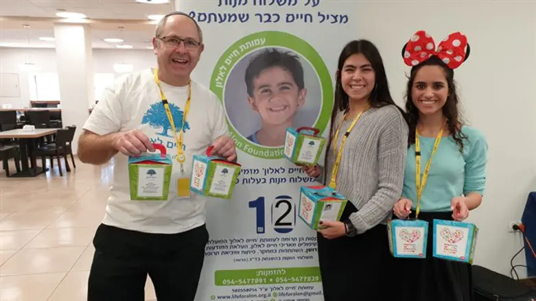 המתנדבים בפעולה