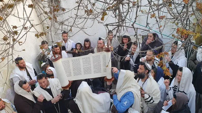 Megillah reading at Joshua's Tomb