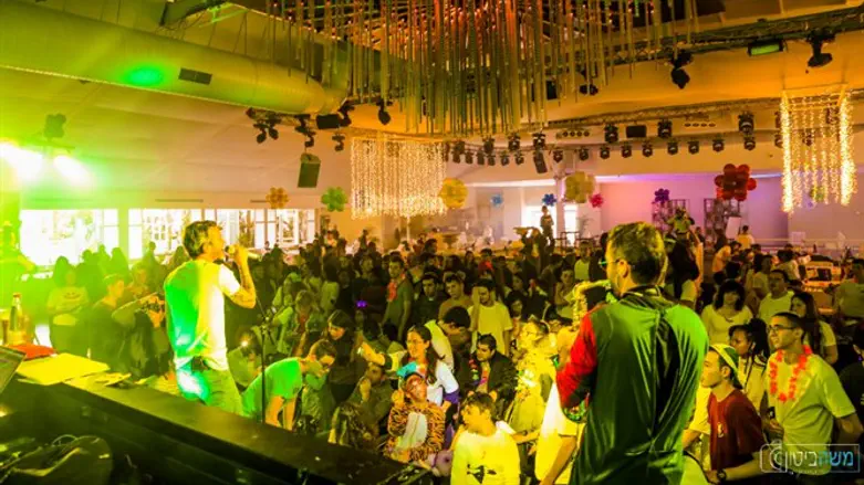 מוקי בהופעה