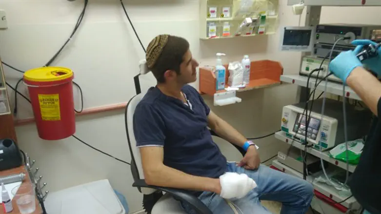 אחד הפצועים, איתמר ליפשיץ, בבית החולים