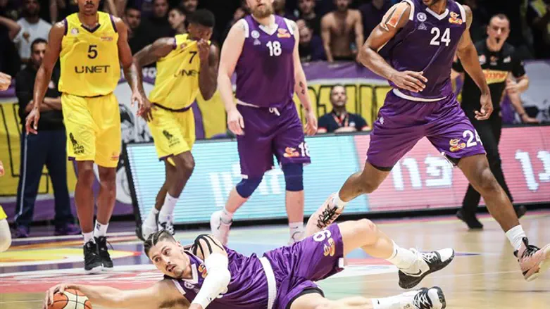 שחקני נהריה הערב מול חולון